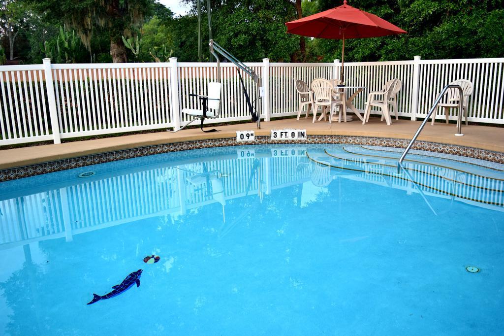 Comfort Inn & Suites Deland - Near University Exterior foto